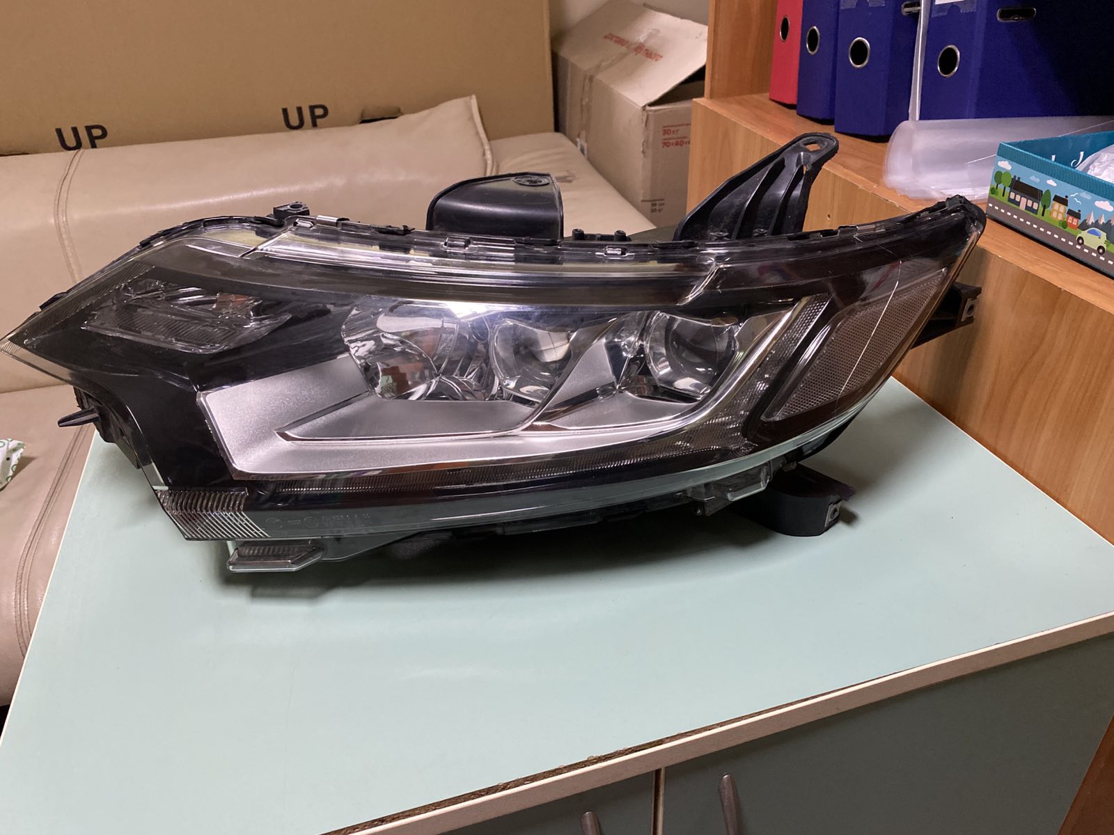 ПЛ фара MITSUBISHI Outlander 16